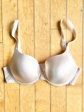 Ashley Graham Beige Smooth Contour Bra Size 40D